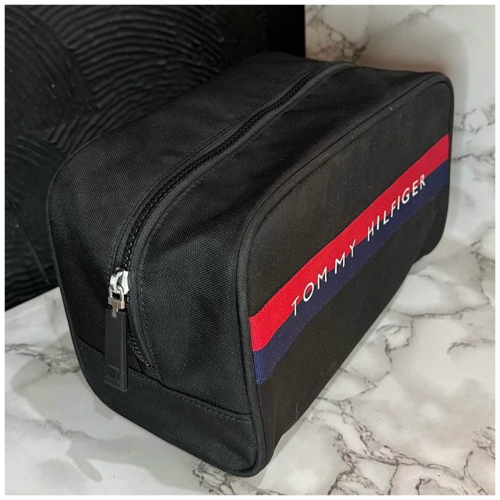 Tommy Hilfiger • Men's Toiletry Travel Bag - Picture 2 of 3